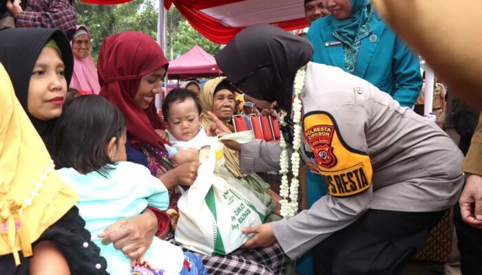 Sukseskan Zero Stunting Polresta Cirebon Bagikan Paket Makanan Sehat