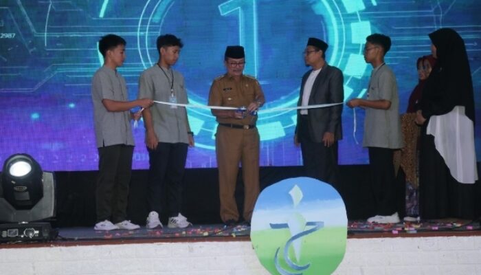 Bupati Cirebon Imron Minta Santri Kembangkan Prestasi dan Pegang Nilai Luhur Pancasila