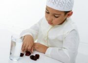 8 Kiat Ajari Anak Puasa di Bulan Ramadhan, Gimana Caranya?