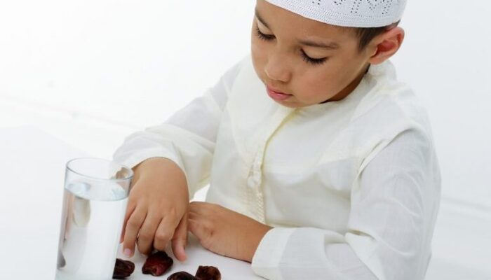 8 Kiat Ajari Anak Puasa di Bulan Ramadhan, Gimana Caranya?