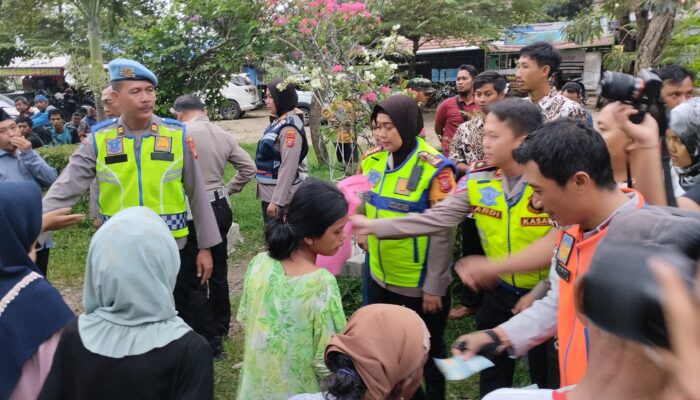 Berkolaborasi Untuk Kesejahteraan: Polresta Cirebon dan Dishub Beri Bantuan PJU dan Bansos di Desa Walahar dan Desa Cupang