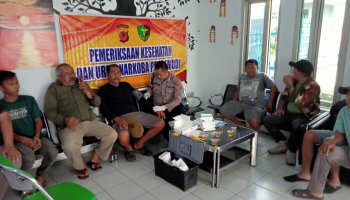 Pastikan Keamanan Mudik 2024 Polresta Cirebon Gelar Tes Urine Pada Puluhan Sopir Bus