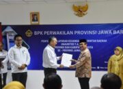 Bupati Cirebon Imron Terima Penghargaan WTP dari BPK 8 Tahun Berturut-turut