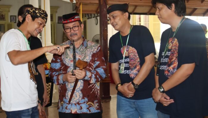 Buka Pameran Keris, Bupati Cirebon Imron Minta Lestarikan dan Ceritakan Sejarahnya Ke Generasi Muda