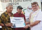 Salurkan 69 Pompa Air Bupati Cirebon Imron Ajak Petani Kelola Sawah Dengan Baik