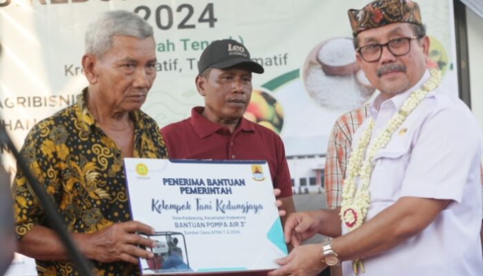 Salurkan 69 Pompa Air Bupati Cirebon Imron Ajak Petani Kelola Sawah Dengan Baik