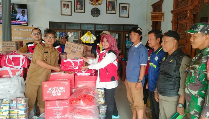 Pemkab Cirebon Melalui Dinsos Gerak Cepat Salurkan Bantuan Bagi Korban Banjir di Gegesik