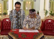 Hadapi Musim Penghujan PJ Bupati Cirebon Tanda Tangani Kerja Sama Penting Dengan Kabupaten Kuningan