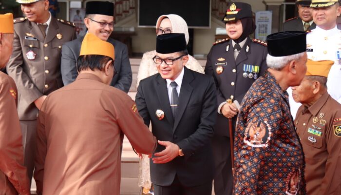 Hari Pahlawan, PJ Bupati Cirebon: Mari Implementasikan Dari Hal-hal Kecil di Lingkungan Sekitar