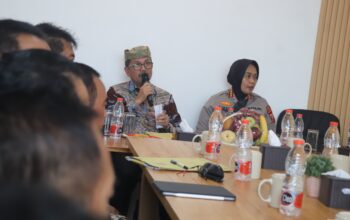 Bupati Cirebon Imron Pastikan Jalan di Cirebon Timur Tetap Diperbaiki