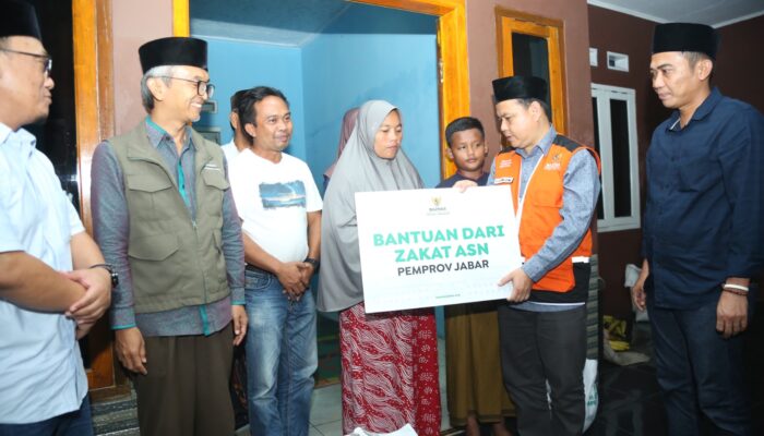 Duka Belum Reda, Pemkab Cirebon Ulurkan Bantuan untuk Korban Longsor