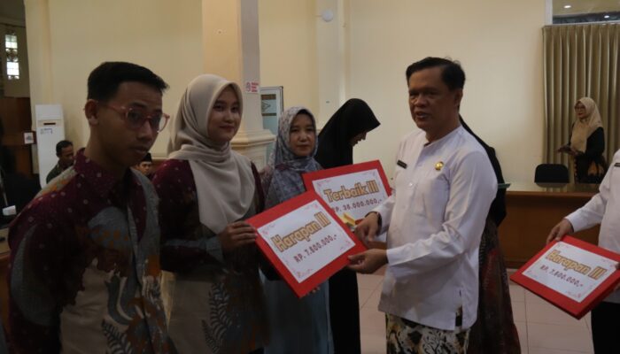 Kafilah MTQ Berprestasi Diganjar Kadeudeuh dari Pemkab Cirebon