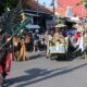 Parade Becak Hias Semarakkan HUT ke-80 RI di Cirebon