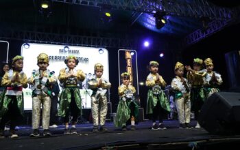 Warga Waruroyom Meriahkan HUT ke-80 RI dengan Panggung Gembira