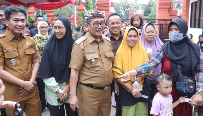 Warga Serbu Bazar Murah Kejari, Imron Sebut Ringankan Beban Ekonomi