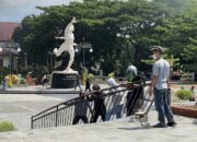 Fasilitas Publik Dirusak Massa