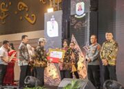 Kapolresta Cirebon Raih Penghargaan Mitra Kerja Inspiratif Pembinaan dan Pengawasan Kepada Wajib Pajak Daerah