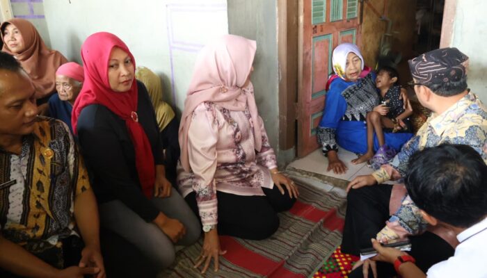 Bupati Imron Pastikan Dukungan Pemerintah untuk Pengobatan Anak Yatim di Tengah Tani