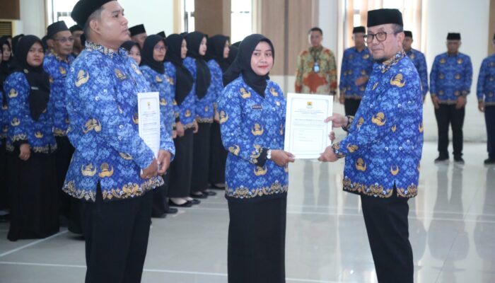 Bupati Imron Lantik 290 PPPK, Tekankan Dedikasi untuk Pelayanan Publik