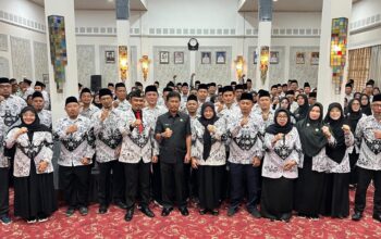 Wali Kota Cirebon Melantik Pengurus PGRI Kota Cirebon