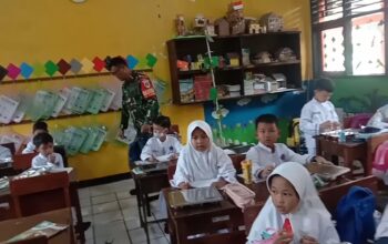 Babinsa Kelurahan Karyamulya Monitoring Program Makan Bergizi Gratis di SDN Mega Eltra