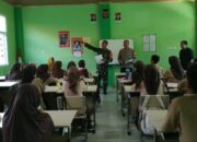 Babinsa Kelurahan Sukapura Berikan Materi Wawasan Kebangsaan serta Dampak Pergaulan Bebas di MTsN 1 Kota Cirebon