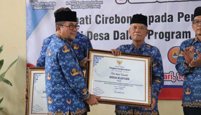 Pelayanan Kependudukan Jadi Sorotan, Bupati Imron Apresiasi Tiga Desa Berprestasi