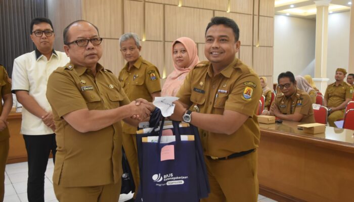 39.775 Pekerja Rentan di Kabupaten Cirebon Terima Jamsostek, Wabup Jigus: “Bentuk Nyata Kehadiran Negar