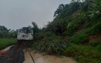 Daop 3 Cirebon Sampaikan Permohonan Maaf Atas Dampak KA Ciremai Tertahan Longsor di Petak Jalan Maswati – Sasaksaat